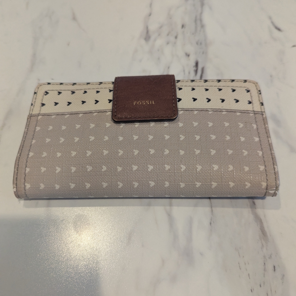 Fossil Women's Cream and Brown Wallet